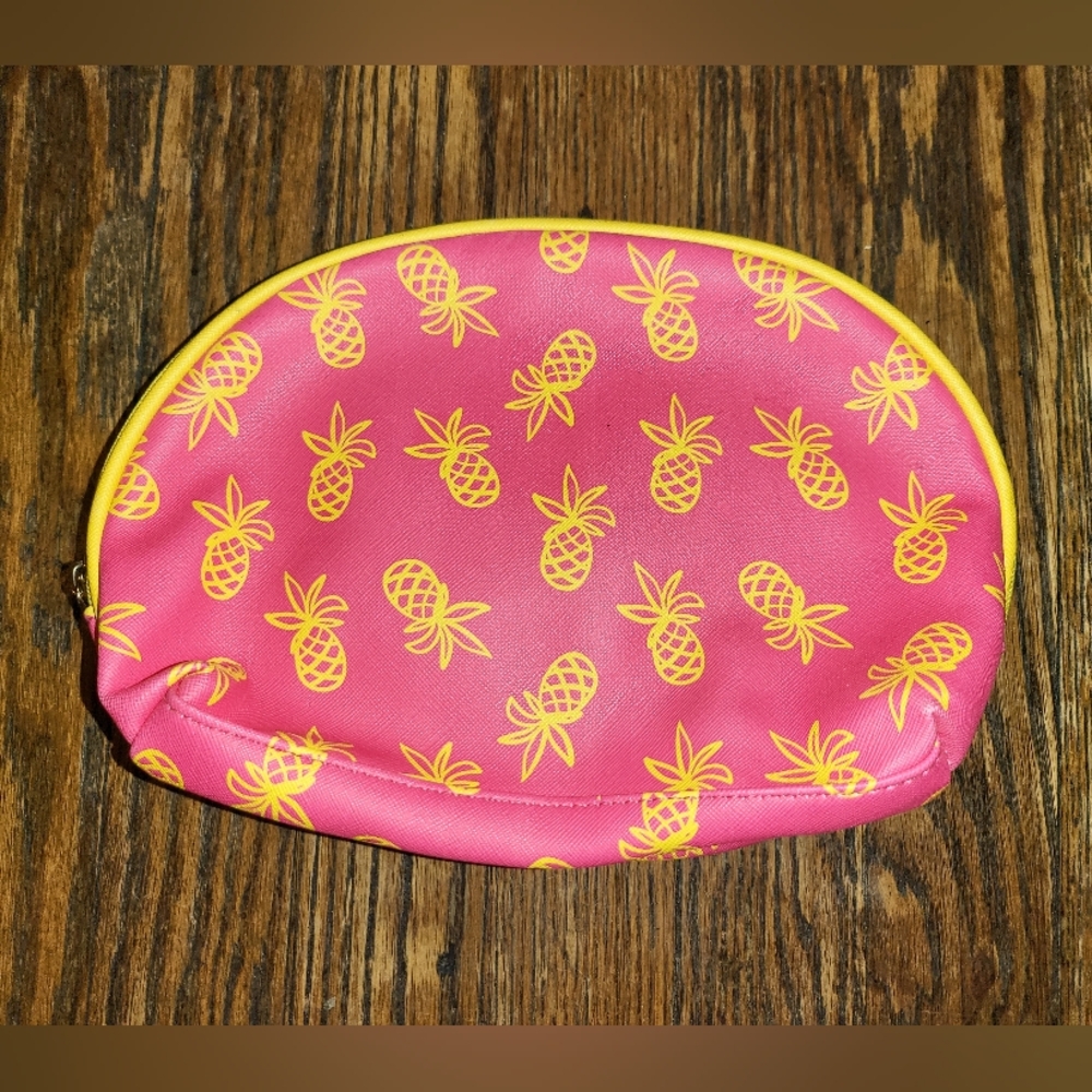 Clementine & Jane Cosmetic Pineapple Print Bag